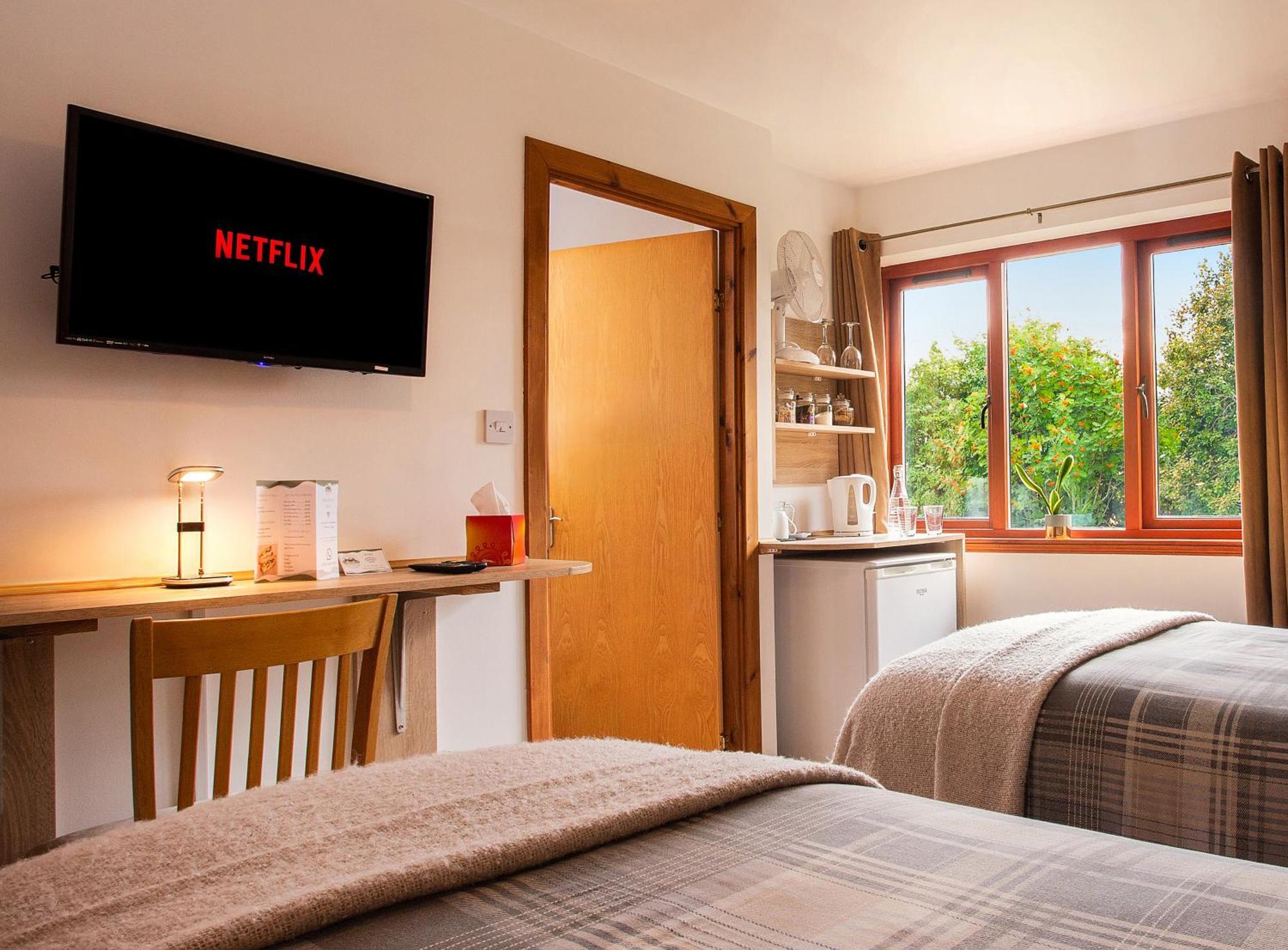 Beechwood Lodge Guesthouse Alness Bagian luar foto