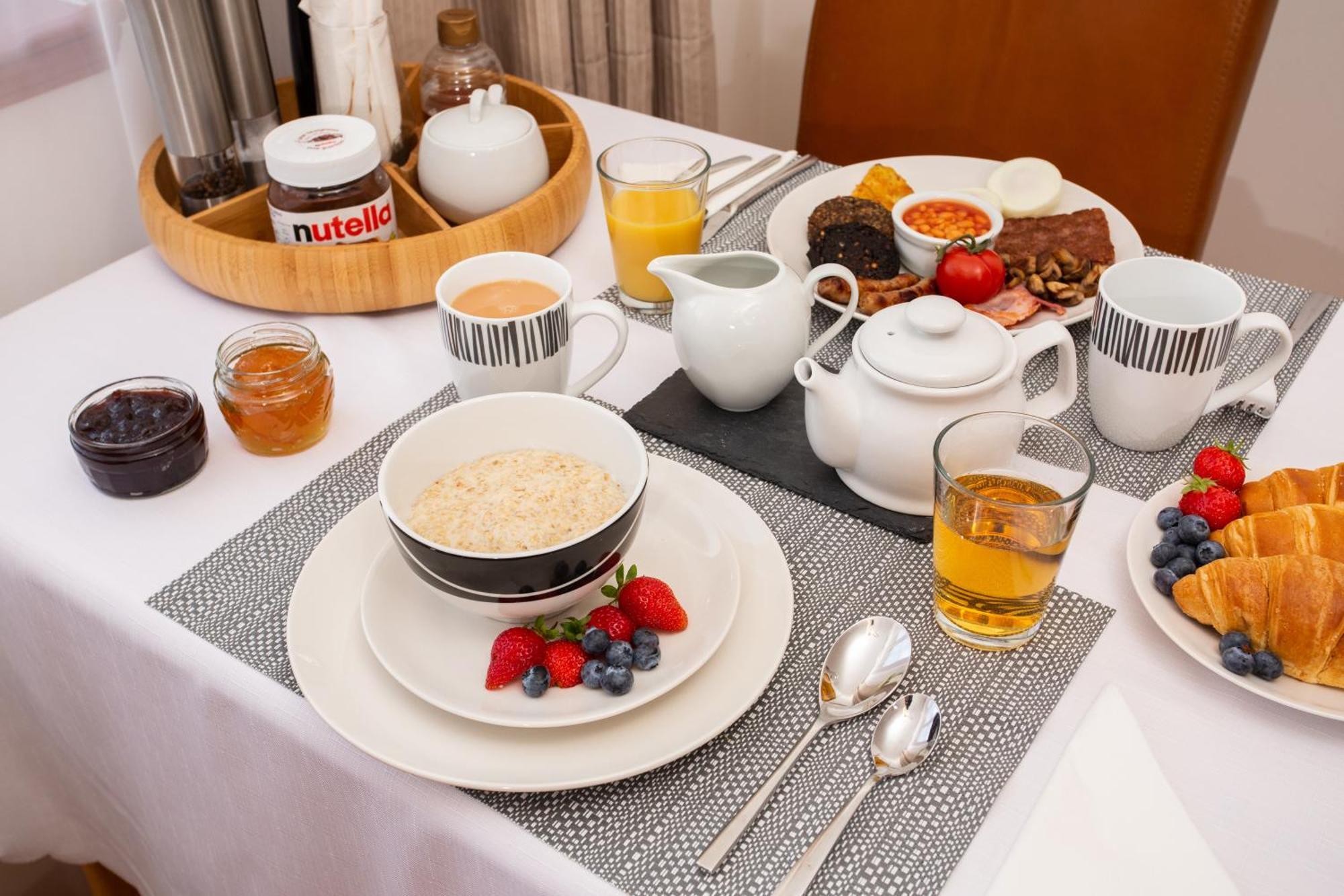 Beechwood Lodge Guesthouse Alness Bagian luar foto