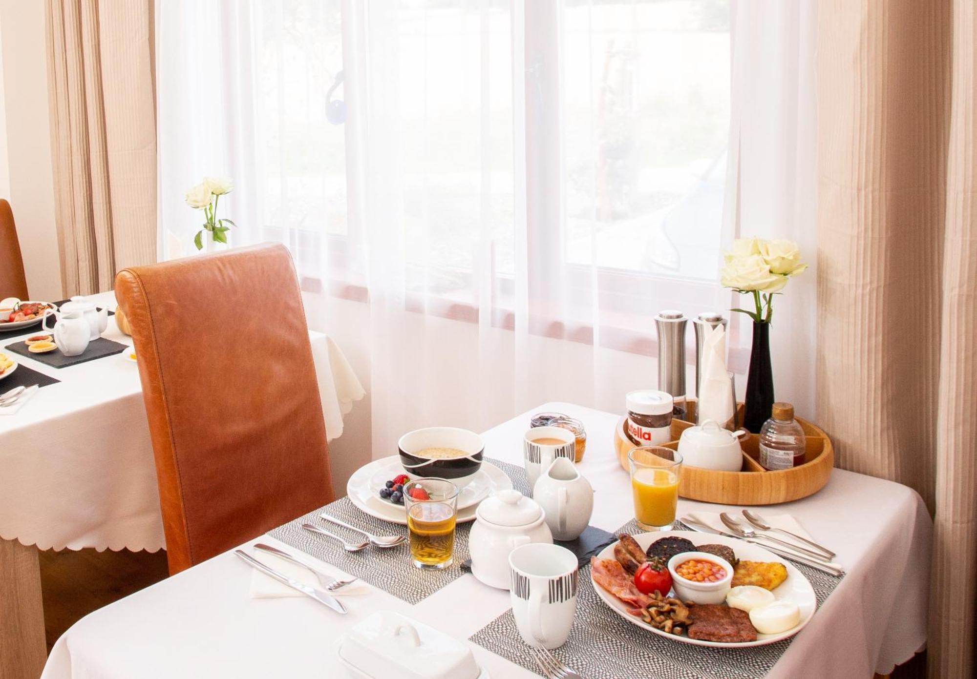Beechwood Lodge Guesthouse Alness Bagian luar foto