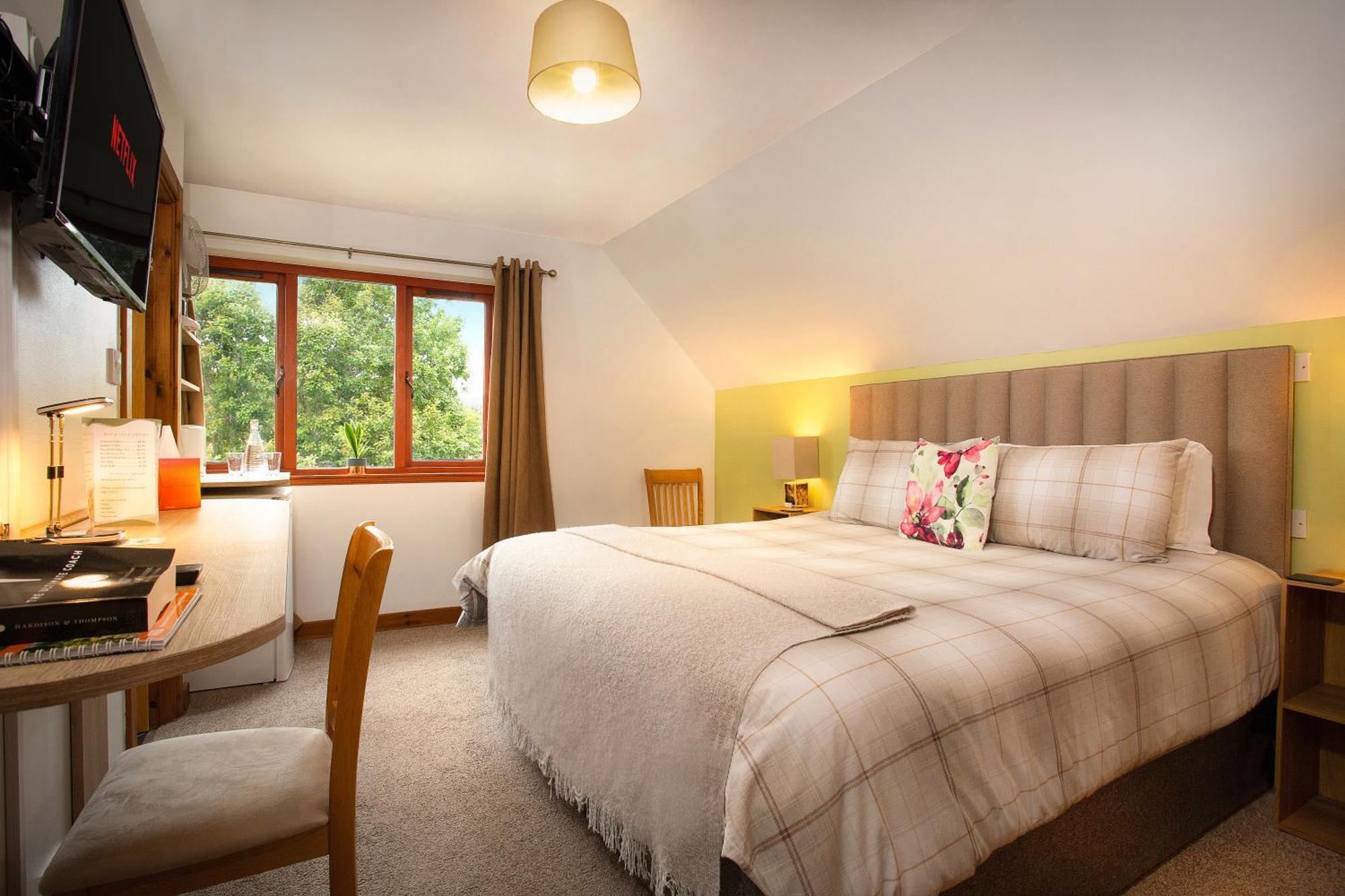 Beechwood Lodge Guesthouse Alness Bagian luar foto