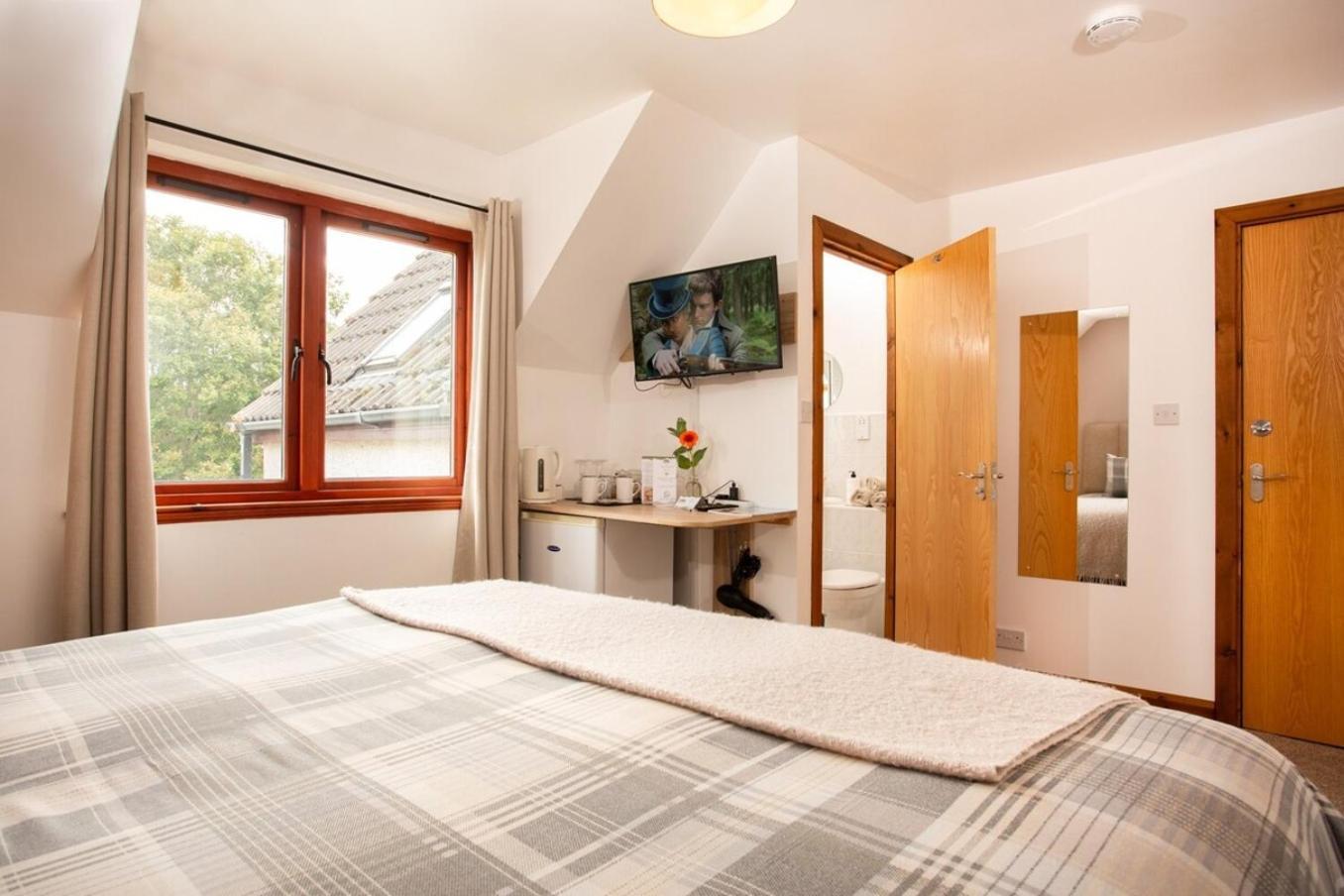 Beechwood Lodge Guesthouse Alness Bagian luar foto
