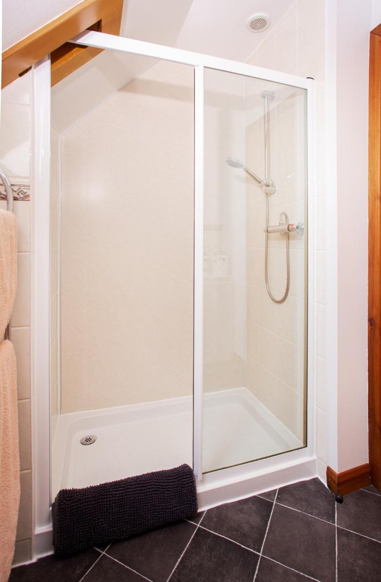 Beechwood Lodge Guesthouse Alness Bagian luar foto
