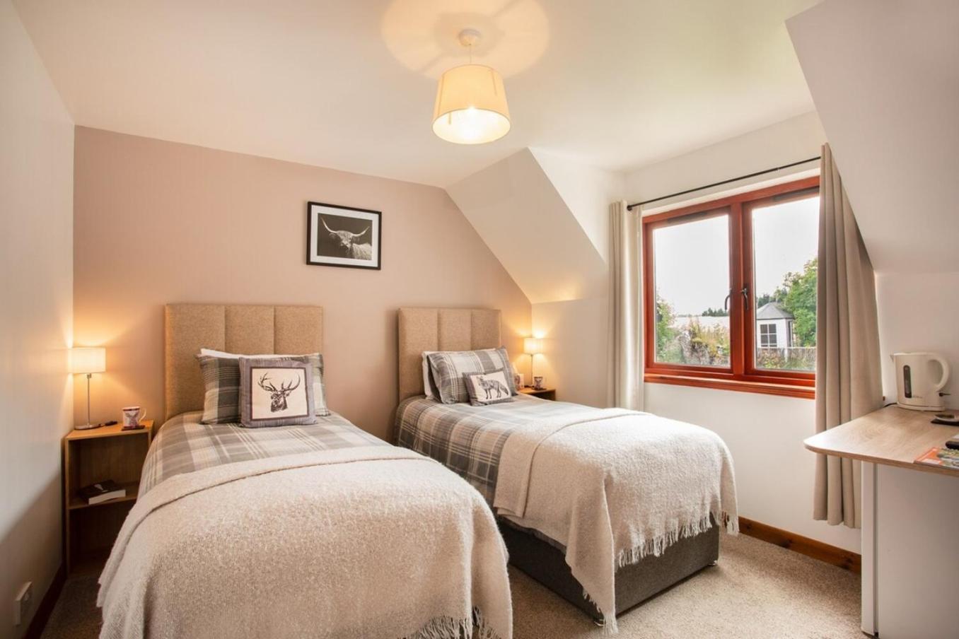 Beechwood Lodge Guesthouse Alness Bagian luar foto